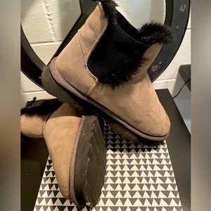 Emu shearling short boots